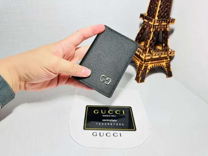 ESTILOSO PORTA CARTÃO GUCCI MARMONT GG PRATA COMPACTO E MODERNO CARTEIRA SLIM