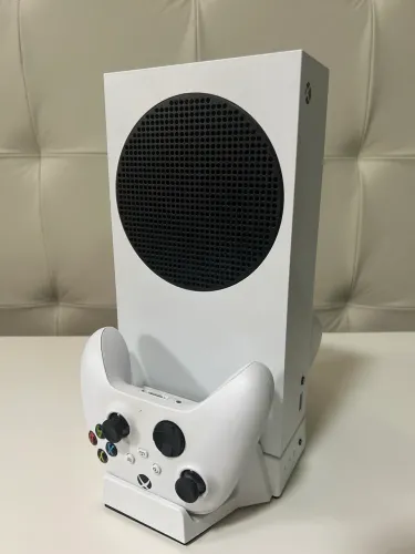 Xbox Series S 512GB + 2 Controles + Base suporte de resfriamento e apoio dos controles