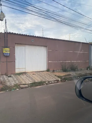 Aluga-Se casa com dois quartos na rua F 11 cidade jardim