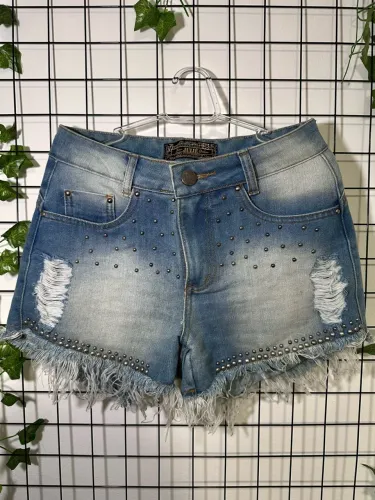 Short Jeans Feminino Juliê Deluxe com Tachas e Barra Desfiada - Tam 38