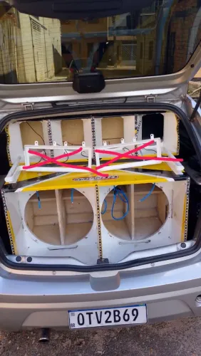 Projeto de Som automotivo top grave de 18 + médios de 10 polegadas com leds