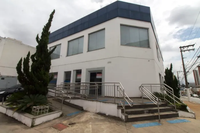 Prédio comercial na Rua Azevedo Soares, 2753 841 m²