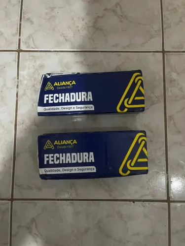 2 fechaduras 40 cada uma.