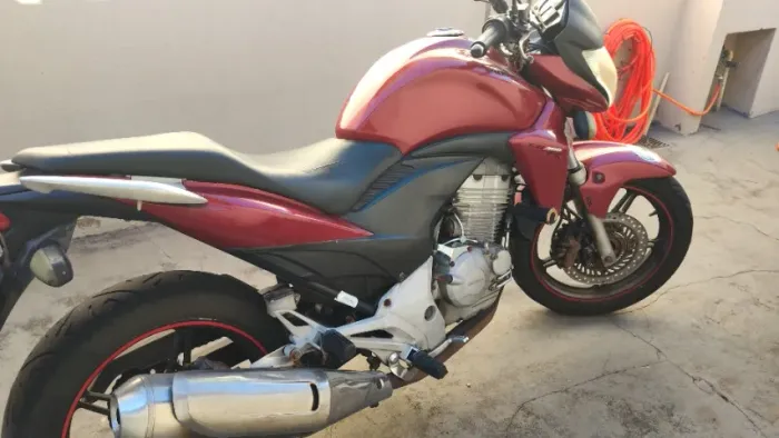 Vendo Honda Cb 300 Vermelha