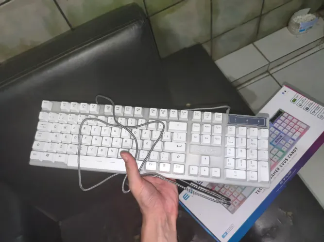 Vende-se Teclado Gamer Semi Mecanico Branco Evus Tc-10W Candy Com LED RGB Rainbow Abnt2