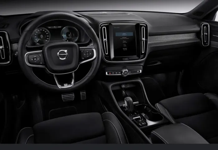 Volvo XC40 Recharge Plus (elétrico) 2023
