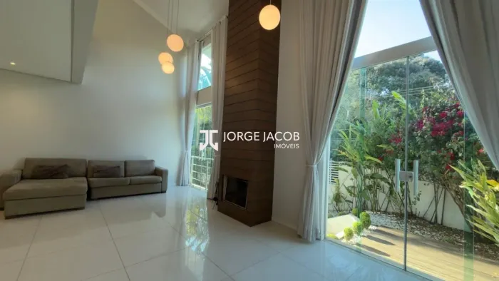 Linda Casa em Condomínio de Alto Padrão no Campolim