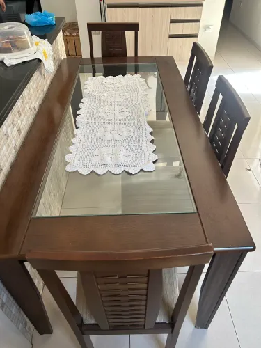 Mesa jantar bem conservada