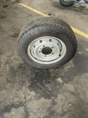 Vendo Pneu 1 unidade