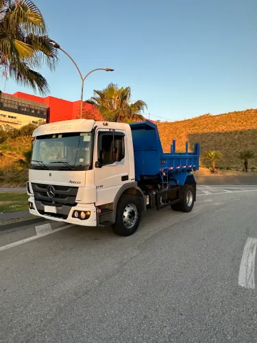 MB 1719 Atego 4x2 Toco Báscula zero sem uso