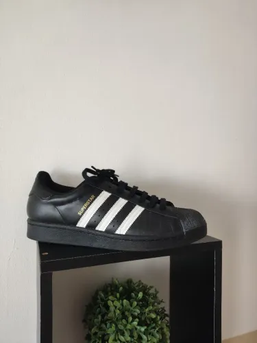 Tênis Adidas superstar casual perfeito estado