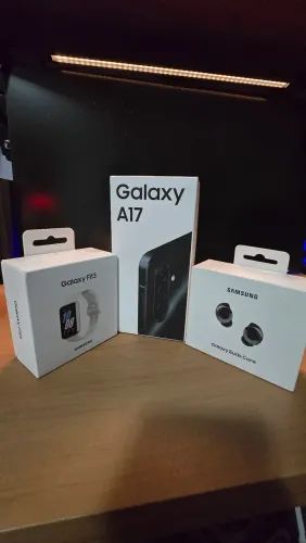 Celular Samsung Galaxy A17 256GB/8 + Fone Galaxy Buds + Relógio Samsung Fit3 (NOVOS!!)