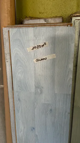 Piso laminado novo