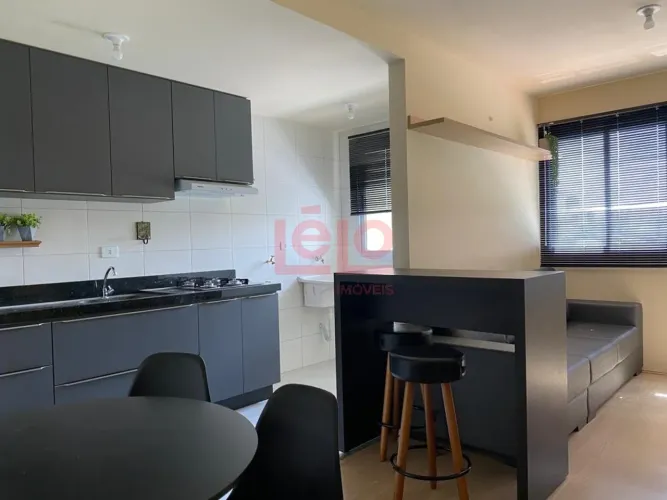 Apartamento mobiliado para alugar em Maringá próximo à Unicesumar, pronto para morar