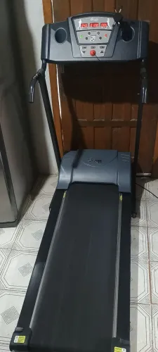 Esteira Profissional Dream TD142A Bivolt 2.5HP diferenciada zerada