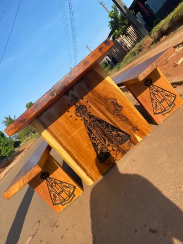 Mesa de Luxo em Madeira Maciça - Entalhada e Resinada (Nossa Senhora Aparecida)