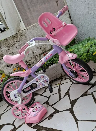 Bicicleta infantil aro 12 semi nova com acessórios