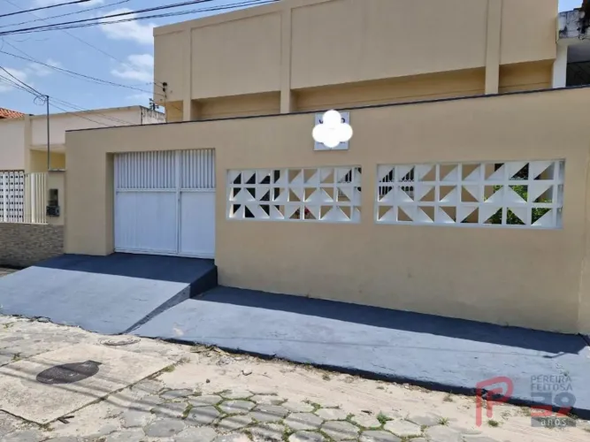 Casa à venda no Apicum - Terreno: 300m² - Área construída: 163,04m²