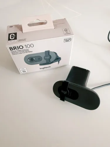 Webcam Full HD Logitech BRIO 100 Preta