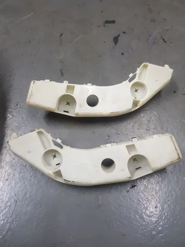 Nissan tiida guia traseiro par.