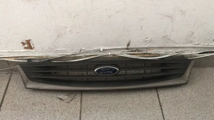 Fiesta 2000/2006 com detalhe na garra