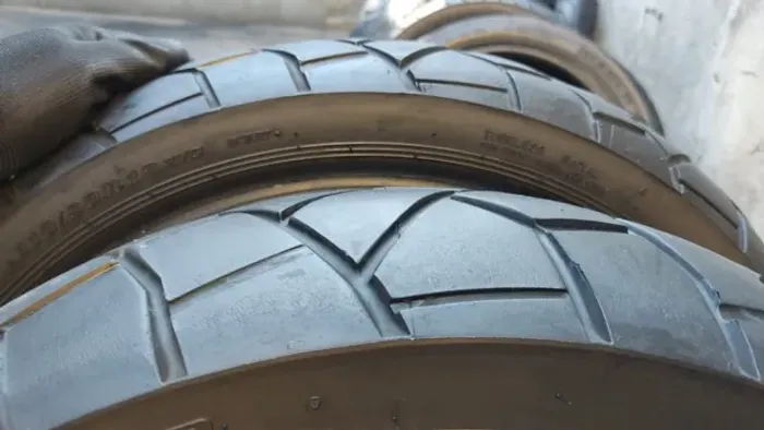 Par Pneu Dunlop Trailmax Mix Tour