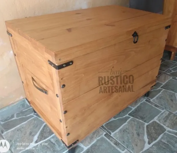 Baus rústicos em madeira pinus 