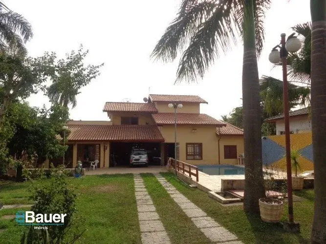 Casa a venda no Santa Cândida, 4 quartos, 3 suítes, piscina, espaço gourmet.
