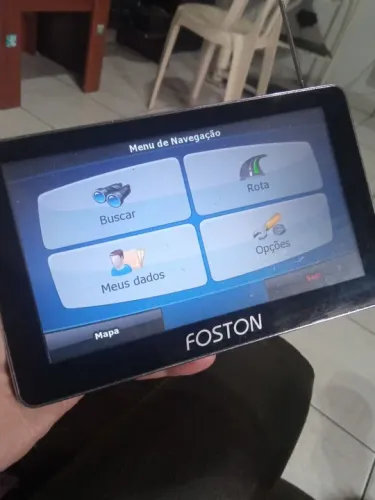 Gps com tv digital e entrada para cartão para videos, músicas e fotos. Entrada AV