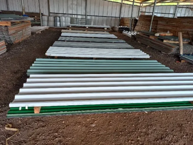 telhas galvanizadas e tapumes pra obra