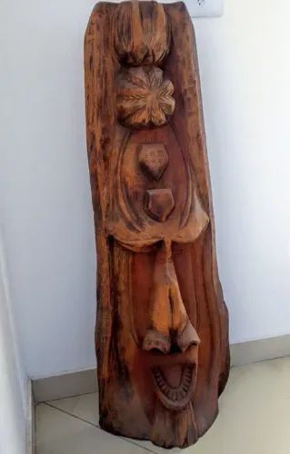 Madeira Esculpida, artista Lapchenski, arte assinada, madeira, bem grande, 52 anos