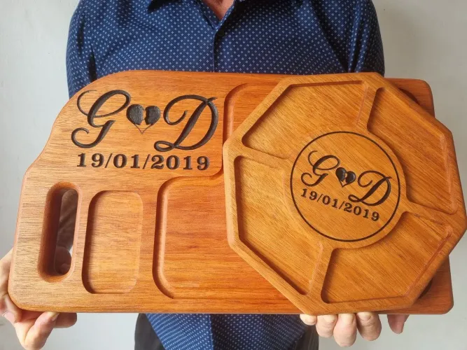Kit tábua de carne e petisqueira personalidas 