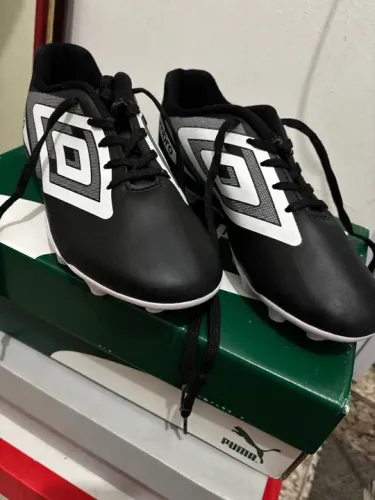 Chuteira Umbro - Tamanho 36