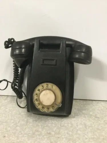 telefone antigo de parede.