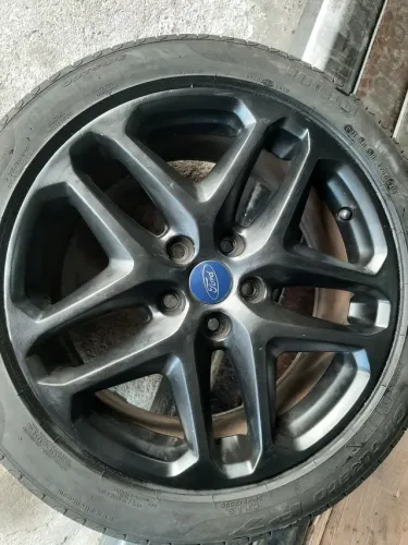Roda aro 17 Ford Focus Titaniun preta com pneu 225 45 15 usados 5x108 jogo  