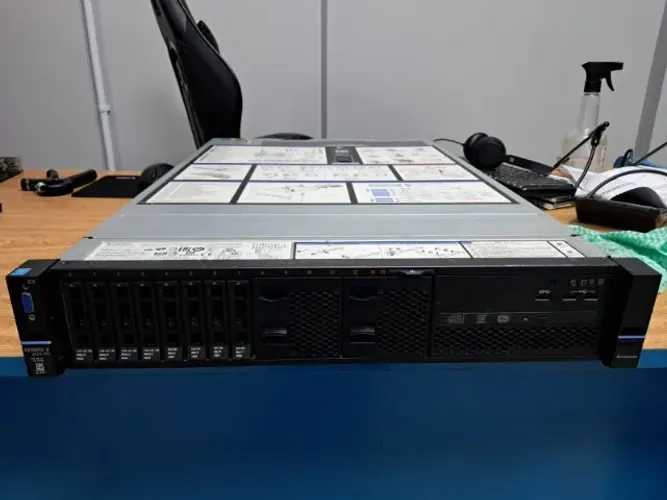 Servidor de Rack Lenovo System x3650 M5