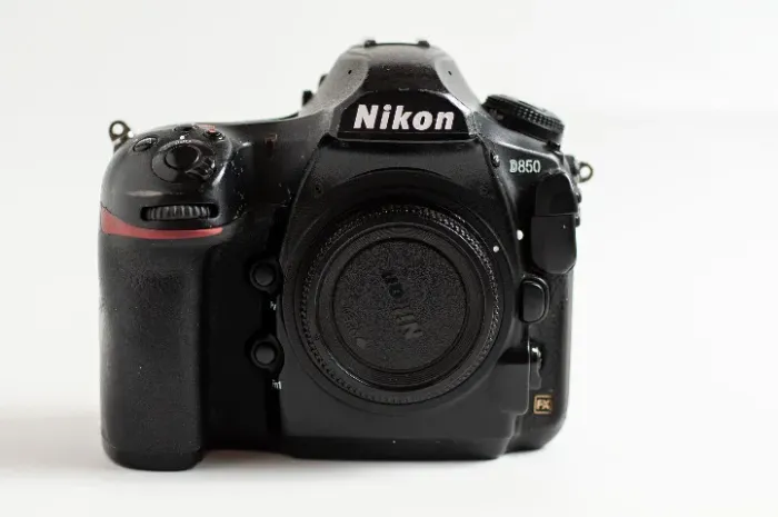 Nikon D850 Full Frame + Cartão + 2 bat + carregador 