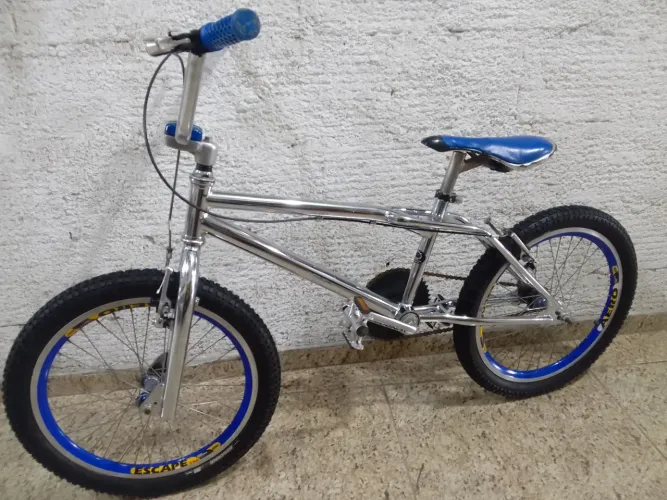 Bicicleta cross cromada 