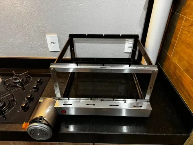 Churrasqueira Giratória Inox - 4 Espetos (4 anos de uso)