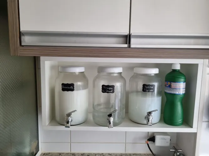 Nicho prateleira suspensa mdf 100% com 3 recipientes de 3l cada