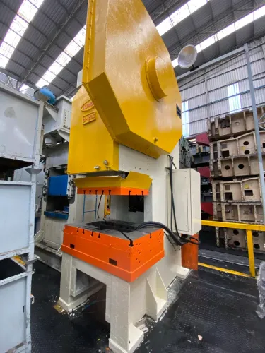 PRENSA MECÂNICA LUXOR 150 TON.