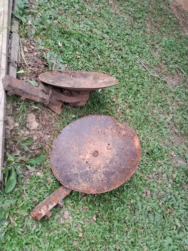 1 grade hidraulica 20 folhas tatu,1 eixo p reboque ,1 par de discos para leirador .