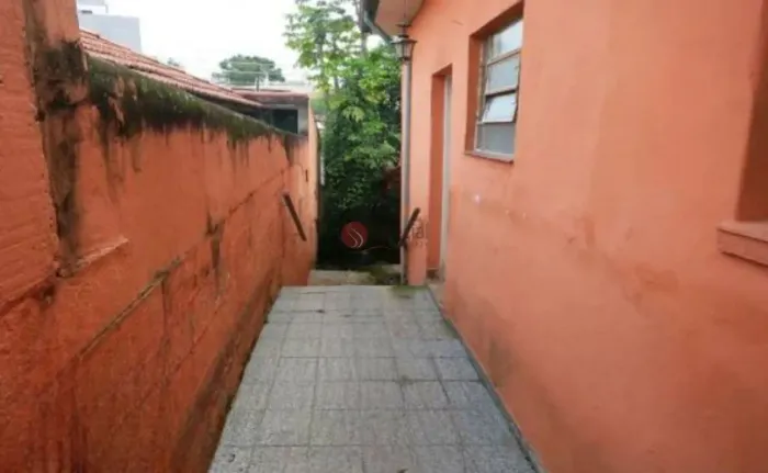 Terreno com casa antiga a venda na Vila Carrão.