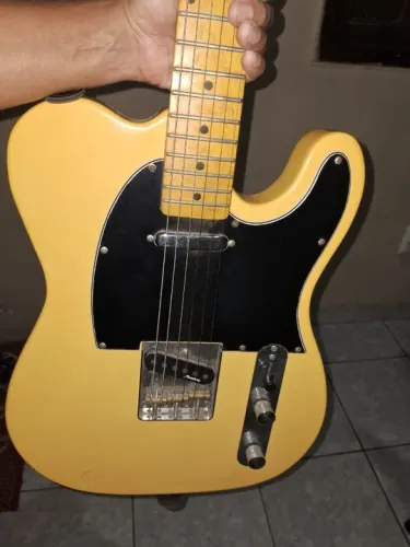 Guitarra Strimberg + pedaleira zoom g1x four