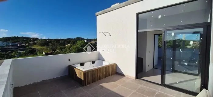Casa Nova com Vista 360º para a Lagoa e Serra à Venda - Praia do Rosa, Imbituba, SC