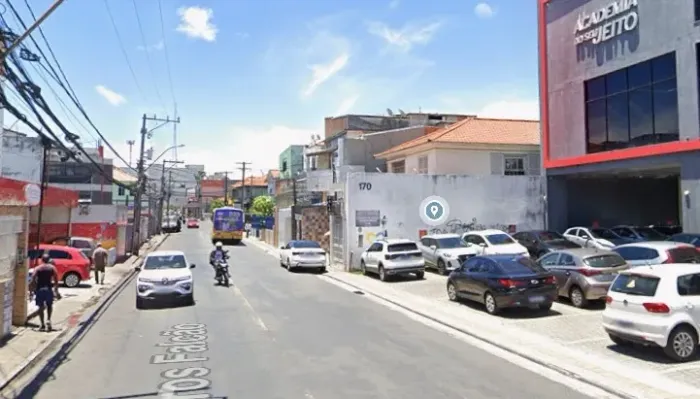 Apto 2/4 suíte com área de lazer