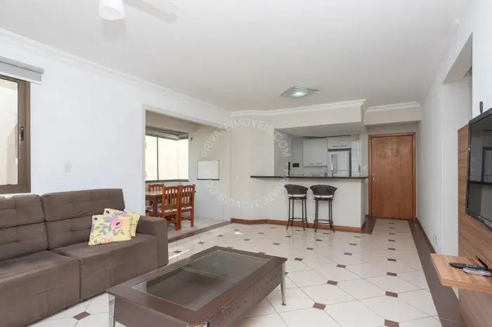 Apartamento mobiliado para alugar no Petrópolis com 2 quartos (1 suíte)