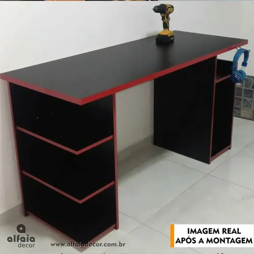 Escrivaninha Gamer Preta com Detalhes Vermelhos