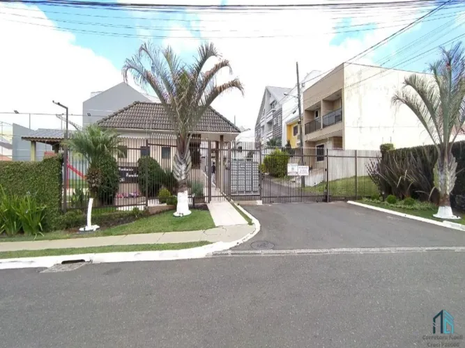 (PERMUTA) Sobrado a venda 05 quartos sendo 02 suítes em Curitiba PR