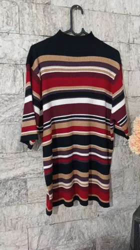 Camisa listrada gola alta em estado de nova